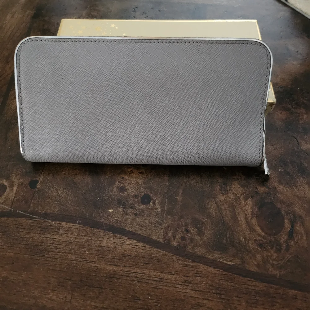 Michael Kors jet set zip around wallet - Picture 3 of 6